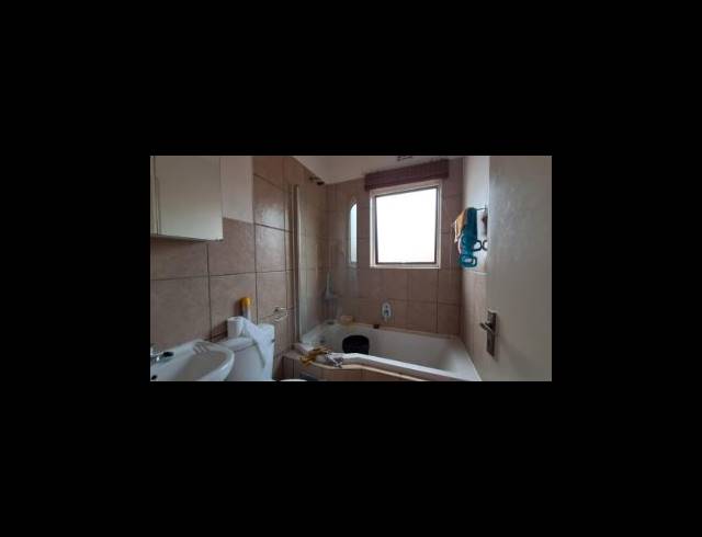 2 BEDROOM TOWNHOUSE FOR SALE IN CASTLEVIEW